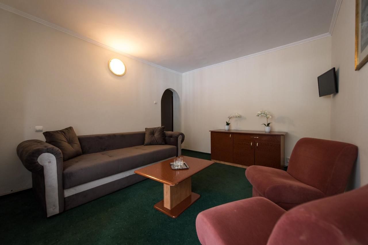 Отель Hotel Silva Busteni Буштени-6